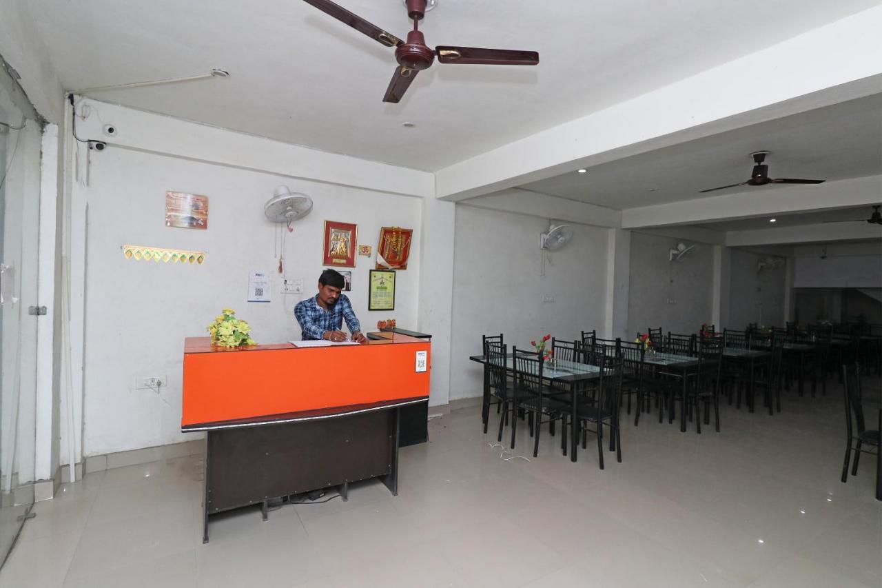 Oyo Flagship 28065 Anmol Plaza - Varanasi — Photos 1
