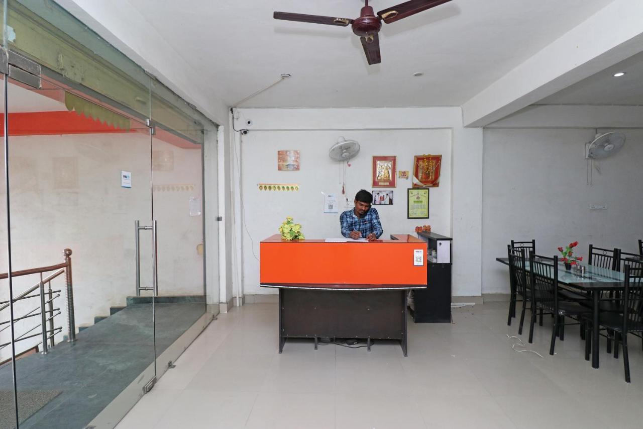 Oyo Flagship 28065 Anmol Plaza - Varanasi — Photos 2